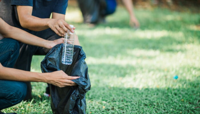 6 effective ways to prevent trash bags from slipping